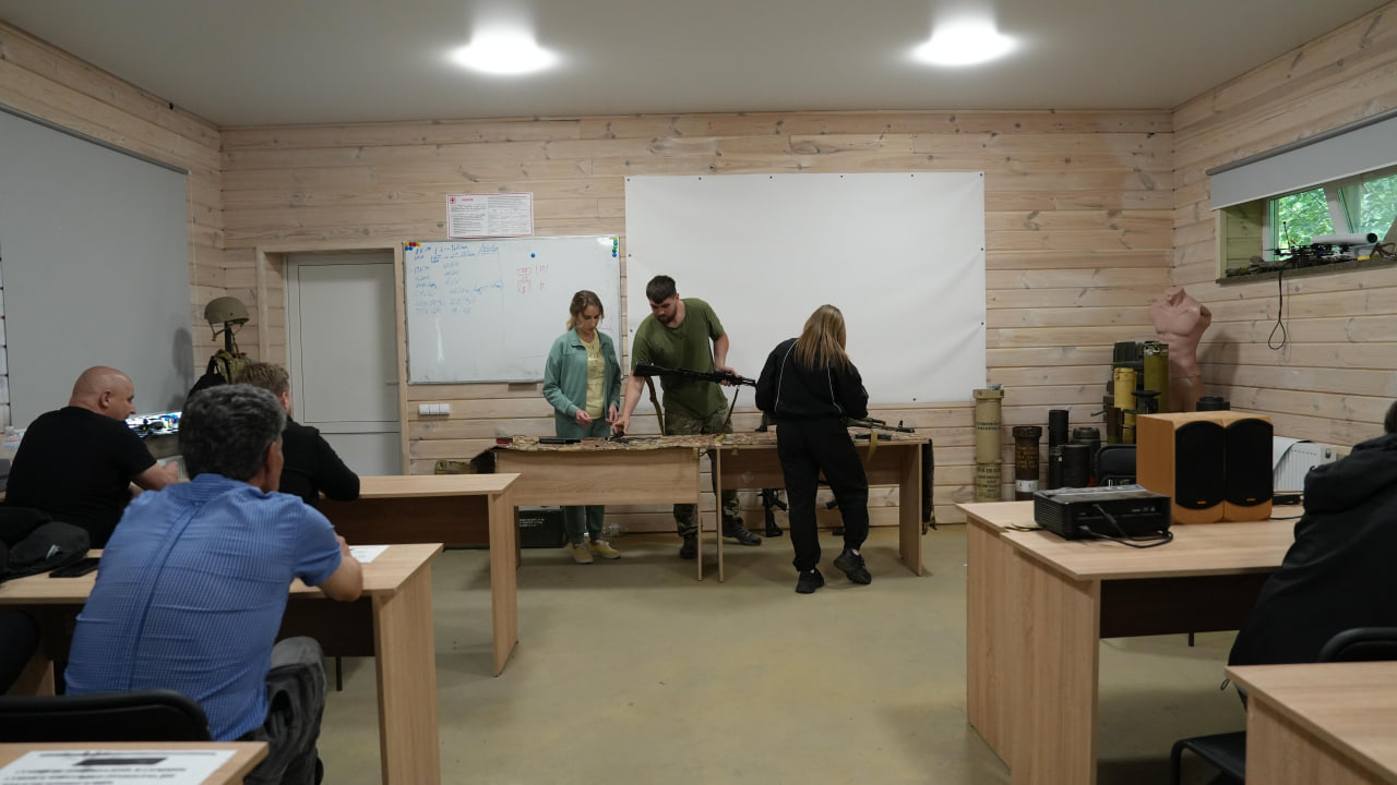 Такмед, стрільба, БПЛА та самозахист: на Житомирщині проводять підготовку цивільних до національного спротиву